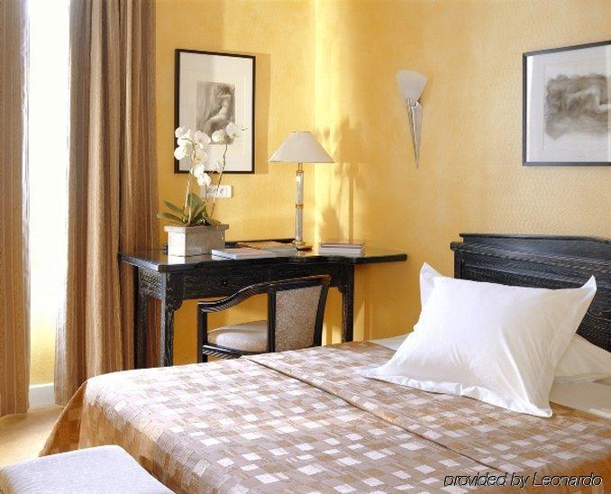 Hotel Restaurant Napoleon Fontainebleau Room photo